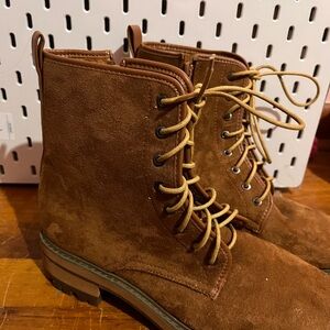 Lace up chestnut women combat boots